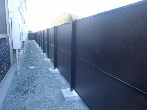 マンション目隠しフェンス